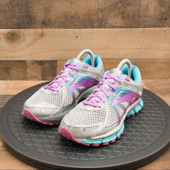 womens brooks adrenaline size 7.5